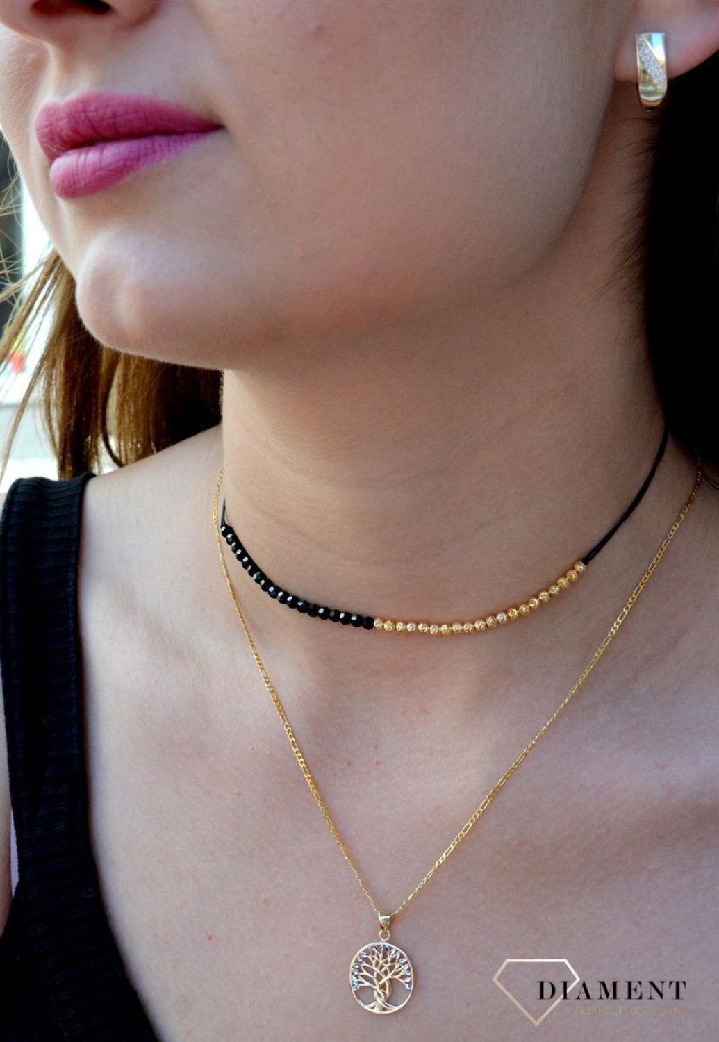 Złote kolczyki angielskie zapięcie próba 333 z cyrkonią KL 8331 Eleganckie, złote kolczyki ozdobione cyrkoniami marki Diament wykonane z próby złota 333 o wadze około 2,08 g. Ich kształt jest uniwersalny,.jpg